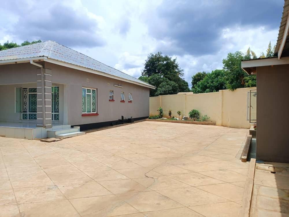 Stadium View Executive Guest House Lilongwe Exterior photo