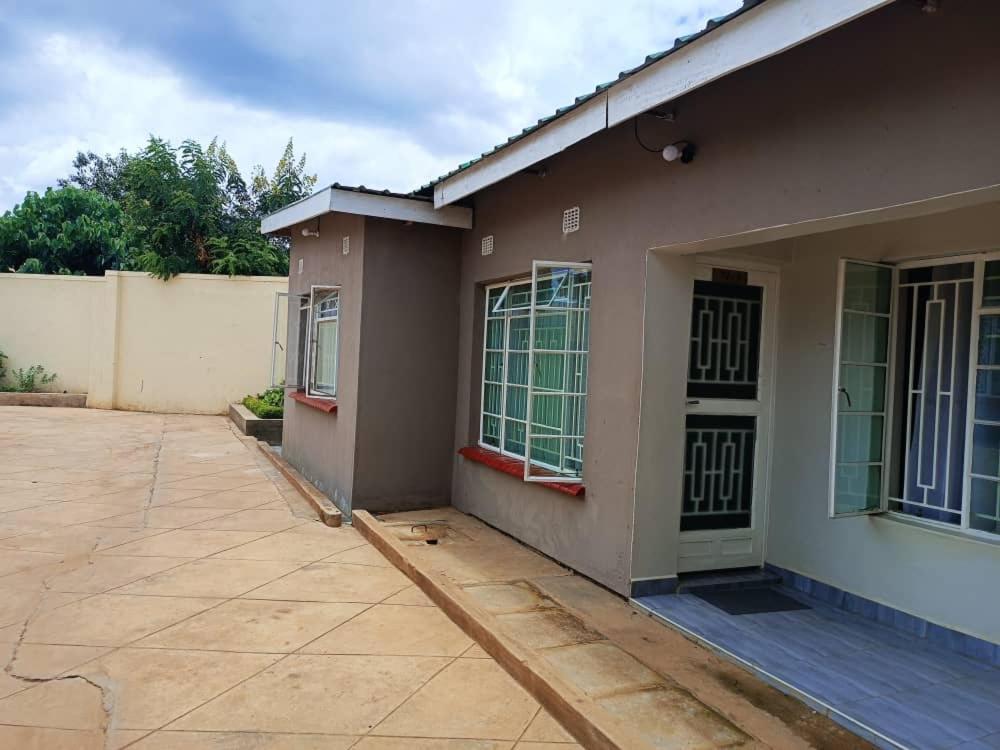 Stadium View Executive Guest House Lilongwe Exterior photo